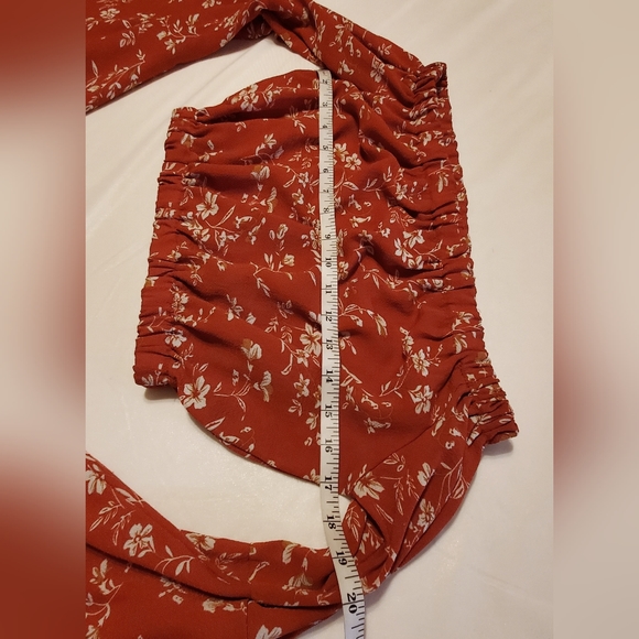 Off The Shoulder Crop Top With Gorgeous Bell Sleeves - Picture 2 of 3